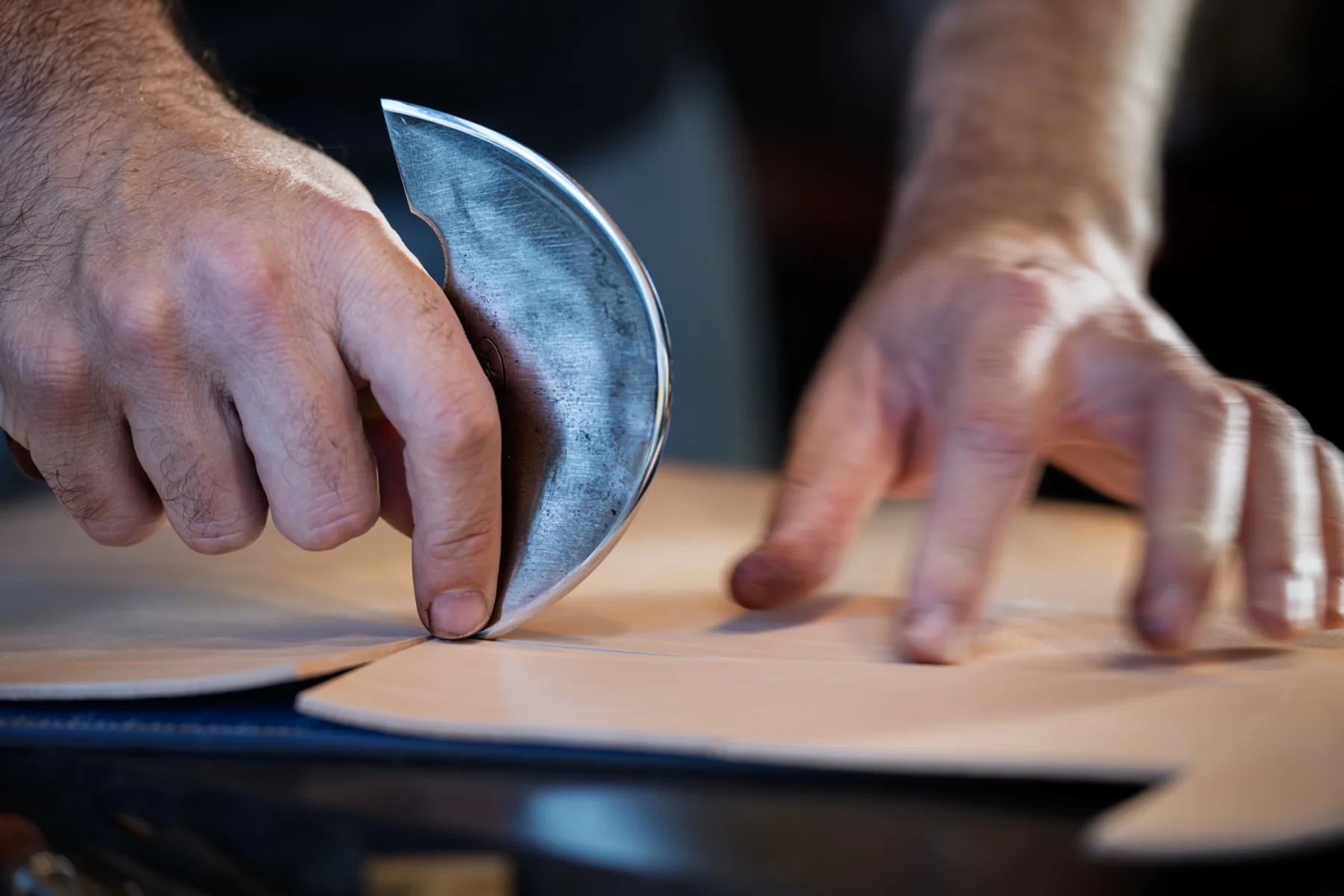 Découpe précise dans l’atelier
